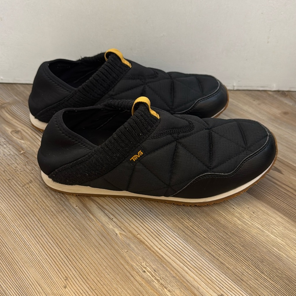 TEVA ReEmber shoe. Gently worn, woman’s size 11